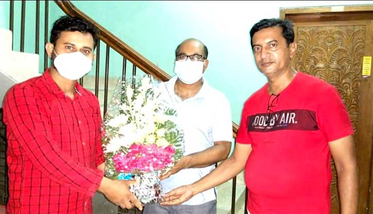 জন্মদিনে প্রিয়জনের ভালোবাসায় সিক্ত ডা. মিন্টু
