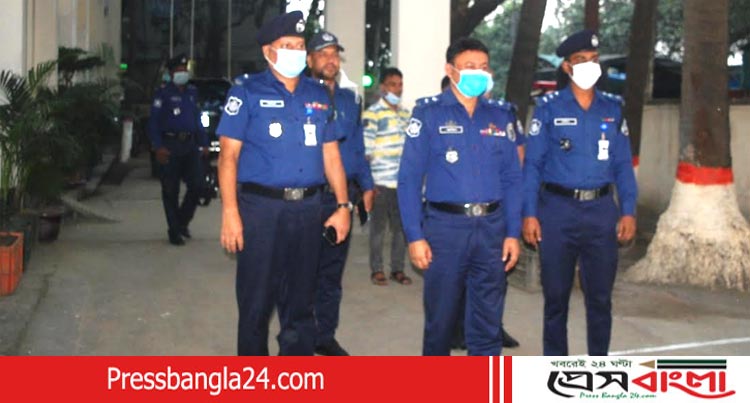 না’গঞ্জ সদর নৌ থানা পরিদর্শন করেন পুলিশ সুপার খন্দকার ফরিদুল
