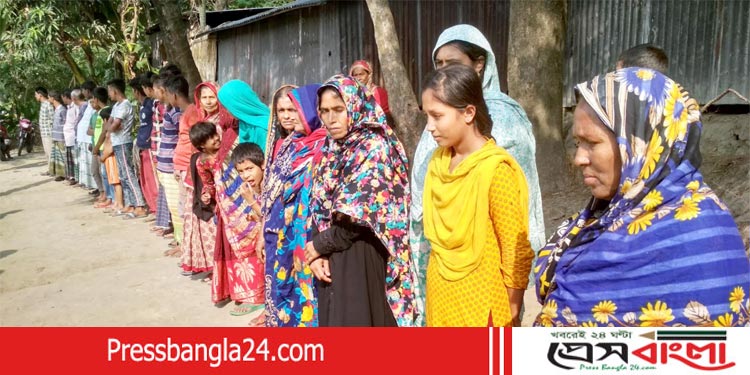 নড়াইলে জামাই-শ্বশুরের ওপর হামলায় দোষীদের গ্রেফতারের দাবিতে মানববন্ধন