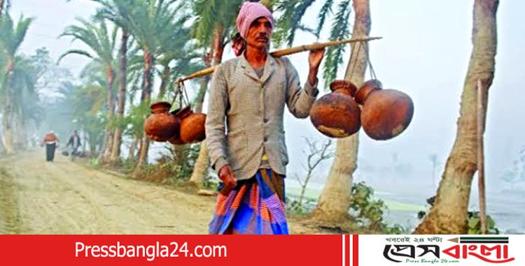 কনকনে শীতে খেজুর রস ও সুস্বাদু পিঠা গ্রামবাংলার উৎসব 