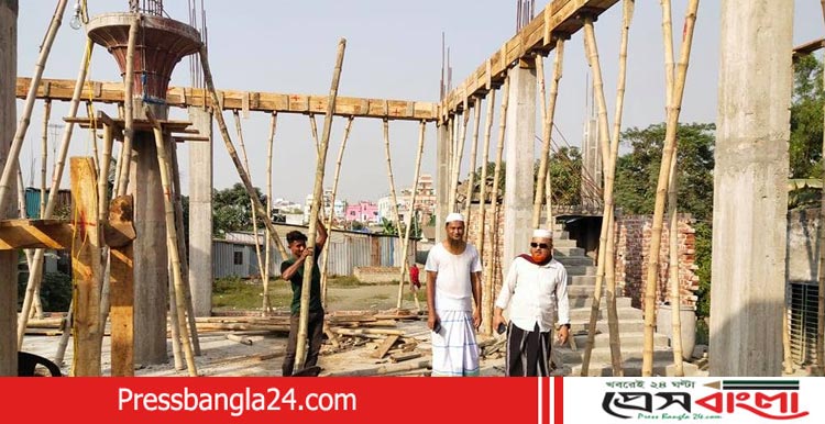 আ’লীগ নেতা শফির নেতৃত্বে মাদবর বাড়ি জামে মসজিদের নির্মাণ কাজ এগিয়ে চলছে