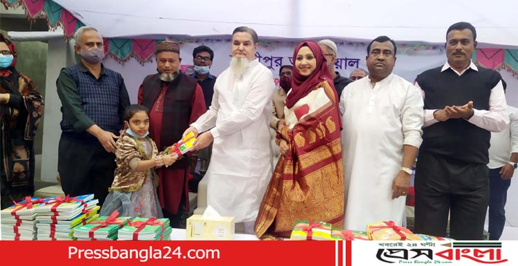 কাশিপুর আইডিয়াল স্কুলে বই বিতরণ অনুষ্ঠিত
