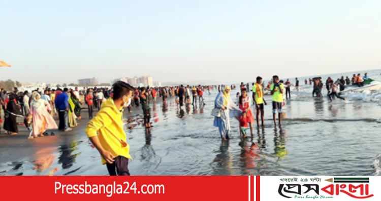 কক্সবাজারে দর্শনার্থীর ভীড়, নেই স্বাস্থ্য বিধি!