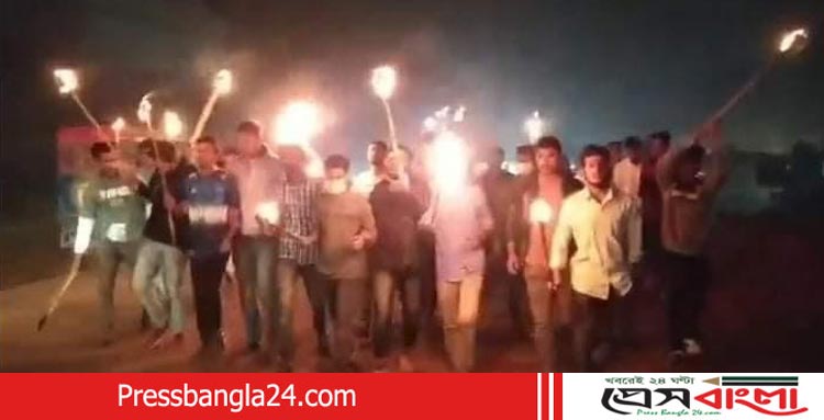 ফতুল্লা থানা ছাত্রদলের পাল্টা কমিটির মশাল মিছিল