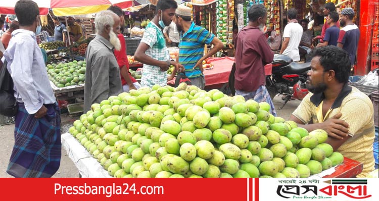 মৌসুমি ফলে না’গঞ্জের বাজার সয়লাব