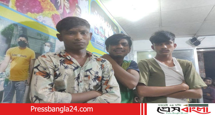 সিদ্ধিরগঞ্জে তিন পেশাদার ছিনতাইকারী গ্রেফতার